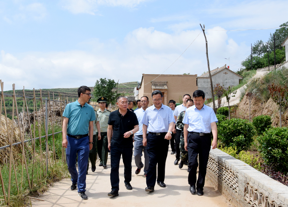 王銳深入麥積區、甘谷縣掛牌督戰村調研指導脫貧攻堅工作