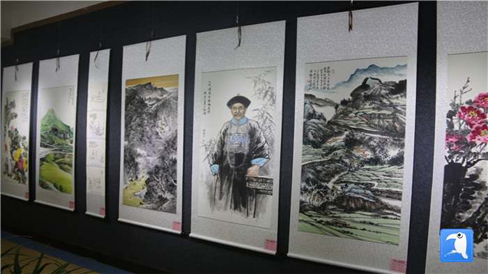 7月1日上午，定西市通渭縣紀委監委舉辦“襄郡清風·喜迎建黨99周年”廉政文化書畫展， 共同為黨的生日獻禮。_副本.jpg