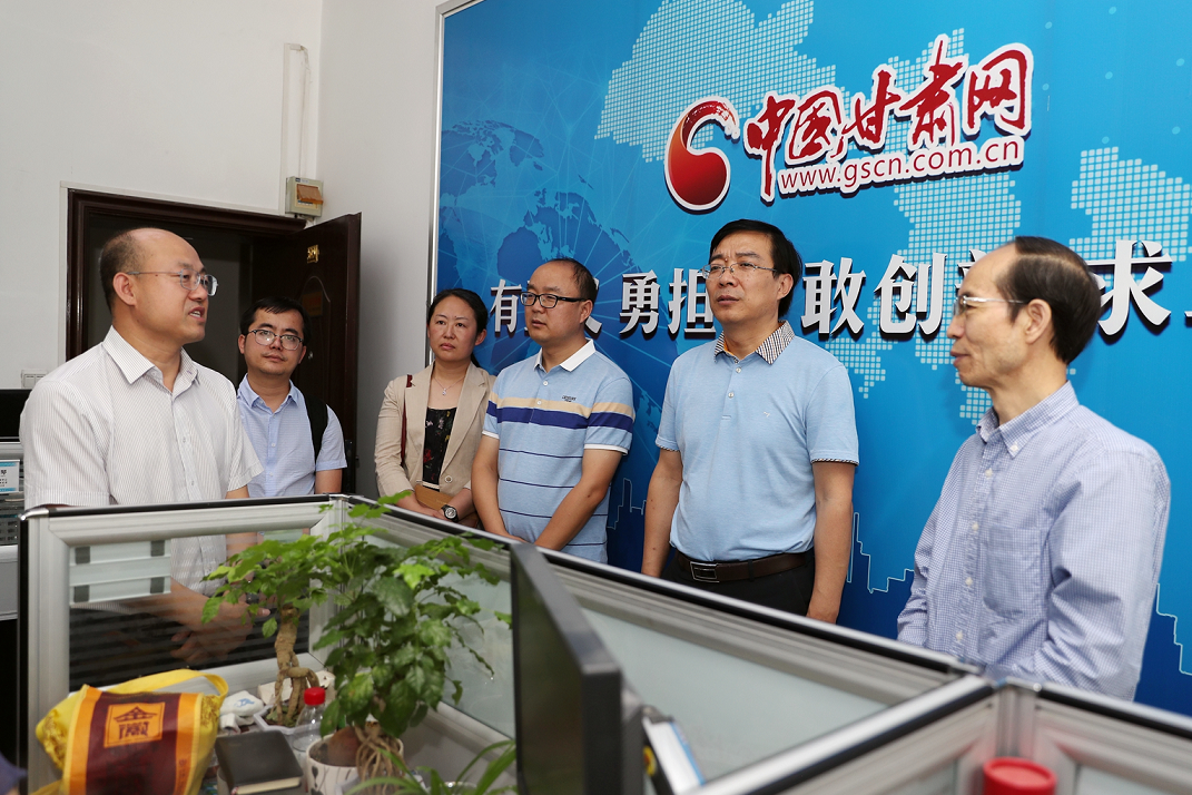 蘭州大學新聞與傳播學院院長馮誠一行到中國甘肅網(wǎng)調(diào)研（圖）