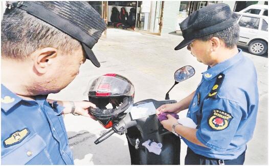 蘭州城關區整治非機動車亂停放 溫馨提示卡將告知你“違規了”