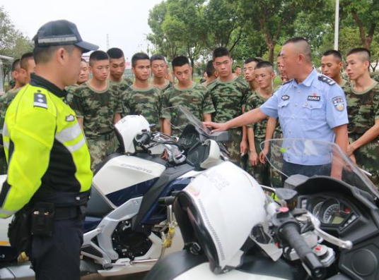 蘭州交警開(kāi)設(shè)周末專(zhuān)場(chǎng)緩解考試難