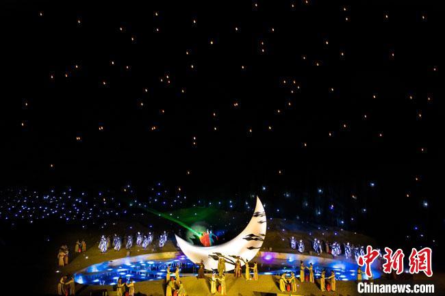 圖為大型沙漠實景演出《敦煌盛典》演出劇照。(資料圖) 敦煌市委宣傳部供圖