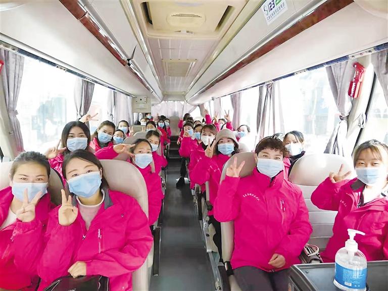 臨夏州600名馳援蘭州醫(yī)護(hù)人員載譽歸來