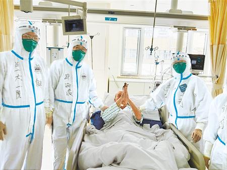 見危授命 白衣執甲逆行出征