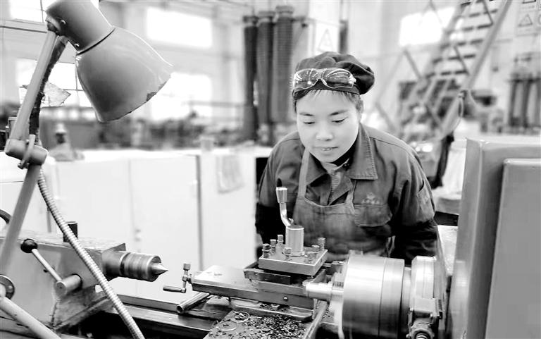 【新春走基層】春節生產經營不打烊 車間里奏響“春之歌”