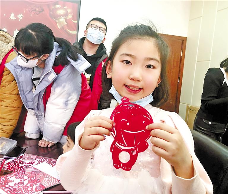 蘭州：學剪紙品年味 博物館里感受傳統文化