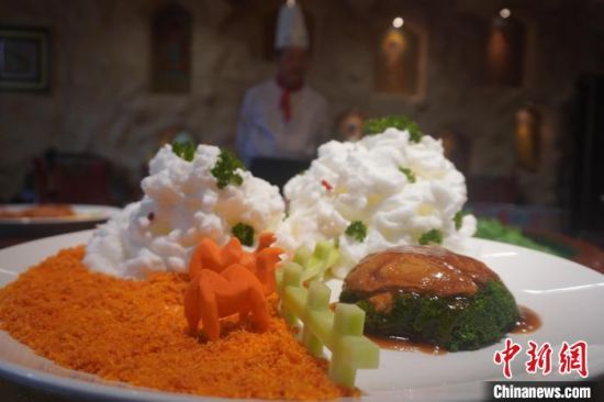 圖為敦煌菜代表菜肴展示。　九美旦增 攝