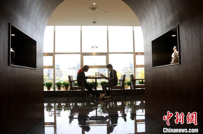 敦煌書局旨在為讀書愛好者提供優美的學習環境，更好地學習傳承弘揚敦煌文化，引領敦煌文化生活新方式?！垥粤?　攝