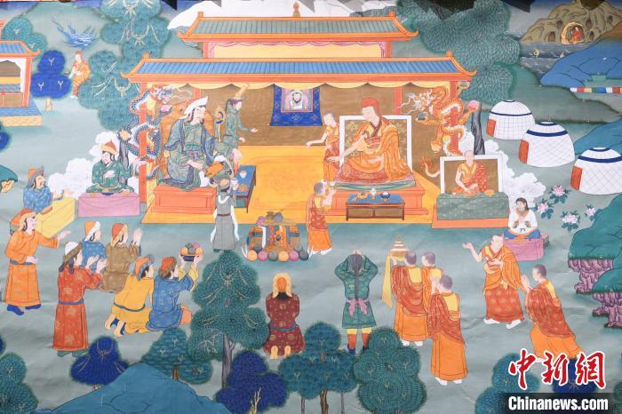 8月20日，在蘭州市博物館展出的大型歷史題材卷軸唐卡“涼州會盟”。　戴文昌 攝