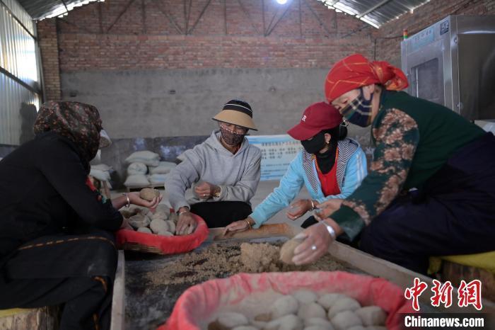 探訪甘肅藏鄉青稞酒古法釀造技藝