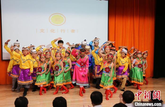 圖為蘭州大學(xué)文化行者團(tuán)隊(duì)走進(jìn)民族社區(qū)，開(kāi)展系列活動(dòng)。(資料圖)蘭州大學(xué)供圖